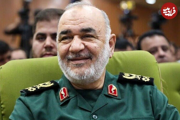 عکس؛ سفر در زمان؛ «لحظه اعطای درجه سرلشکری به حسین سلامی»؛ سال 1398