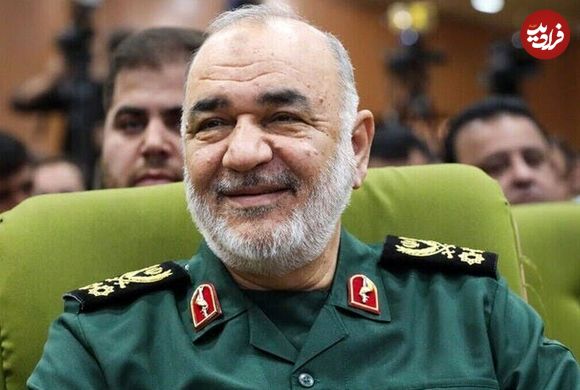 عکس؛ سفر در زمان؛ «لحظه اعطای درجه سرلشکری به حسین سلامی»؛ سال 1398