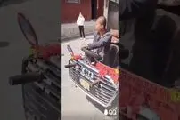 (ویدئو) آئودی دست سازی که این نوجوان فقیر، مردم را با آن جابجا می کند