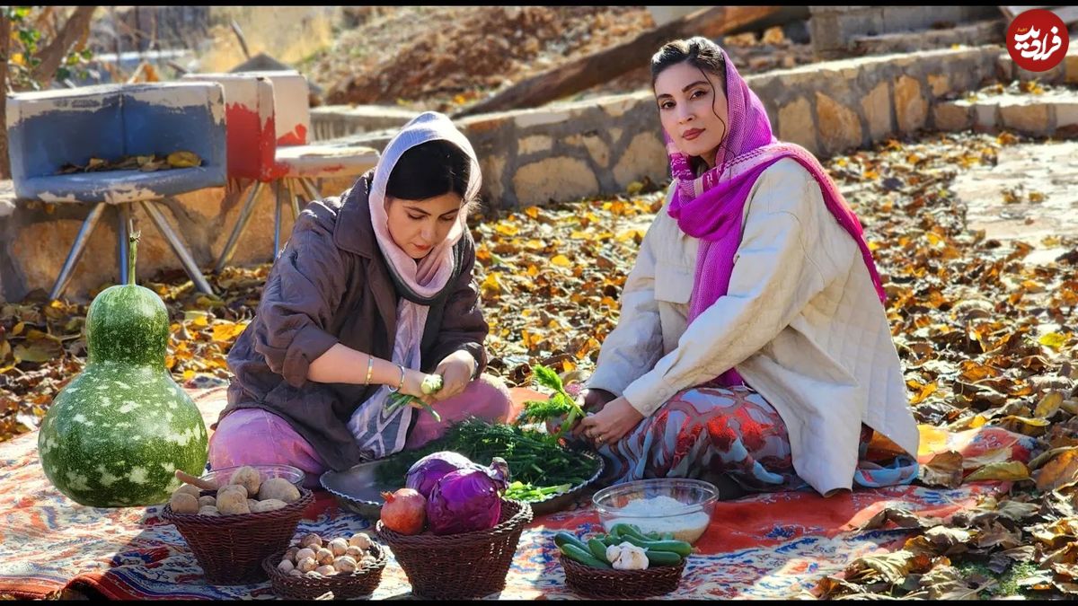 (ویدئو) پخت مرغ و بادمجان کبابی و غذاهای محلی توسط مادر و دختران روستایی کردستانی