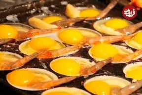 ببینید| غذای خیابانی در چین؛ پخت یک غذای خاص با تخم بلدرچین و میگو در شنژن