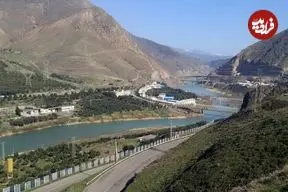 عکس| سفر به ایران قدیم؛ لباس شستن در کنار یک رودخانه در نزدیکی رشت؛ 100 سال قبل