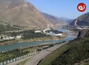 عکس| سفر به ایران قدیم؛ لباس شستن در کنار یک رودخانه در نزدیکی رشت؛ 100 سال قبل