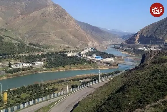 عکس| سفر به ایران قدیم؛ لباس شستن در کنار یک رودخانه در نزدیکی رشت؛ 100 سال قبل
