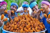 ببینید| غذای روستایی در هند؛ تهیه ران مرغ سوخاری و پوره سیب زمینی در طبیعت روستا