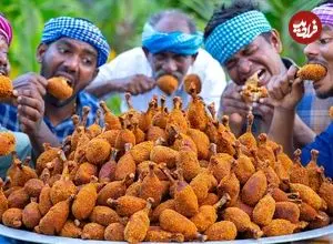 ببینید| غذای روستایی در هند؛ تهیه ران مرغ سوخاری و پوره سیب زمینی در طبیعت روستا