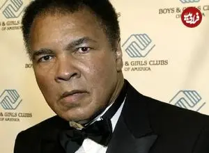 عکس| سفر در زمان؛ «محمدعلی کلی» در حال بازی با بچه های محله شان؛ سال 1338