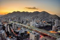 عکس؛ سفر در تاریخ؛ «ظاهر شهر اراک و یک خانواده اراکی روی پشت بام»؛ دهه 1270