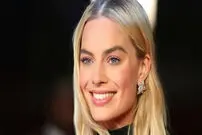 عکس عاشقانه بازیگر باربی و همسرش در یک مراسم
