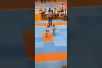 (ویدئو) مبارزه رسمی این دو کودک کاراته باز شما را از خنده روده بر می کند!