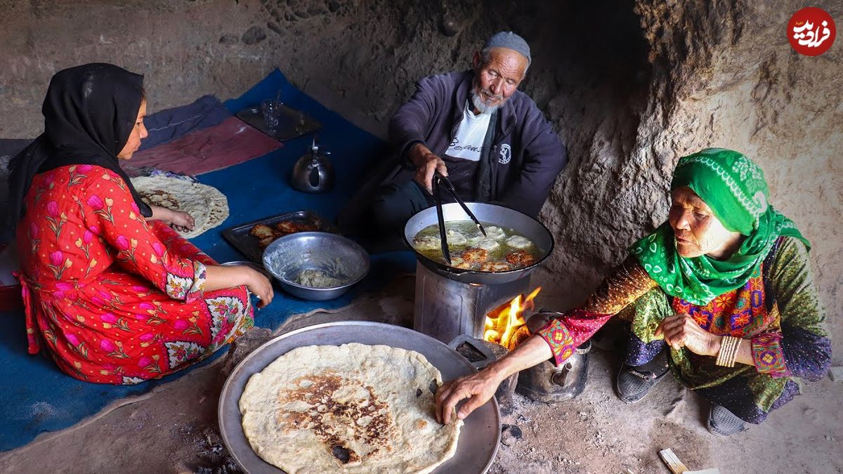ببینید؛ غذای روستایی در افغانستان؛ پخت چپلی کباب توسط خانواده افغان در غار