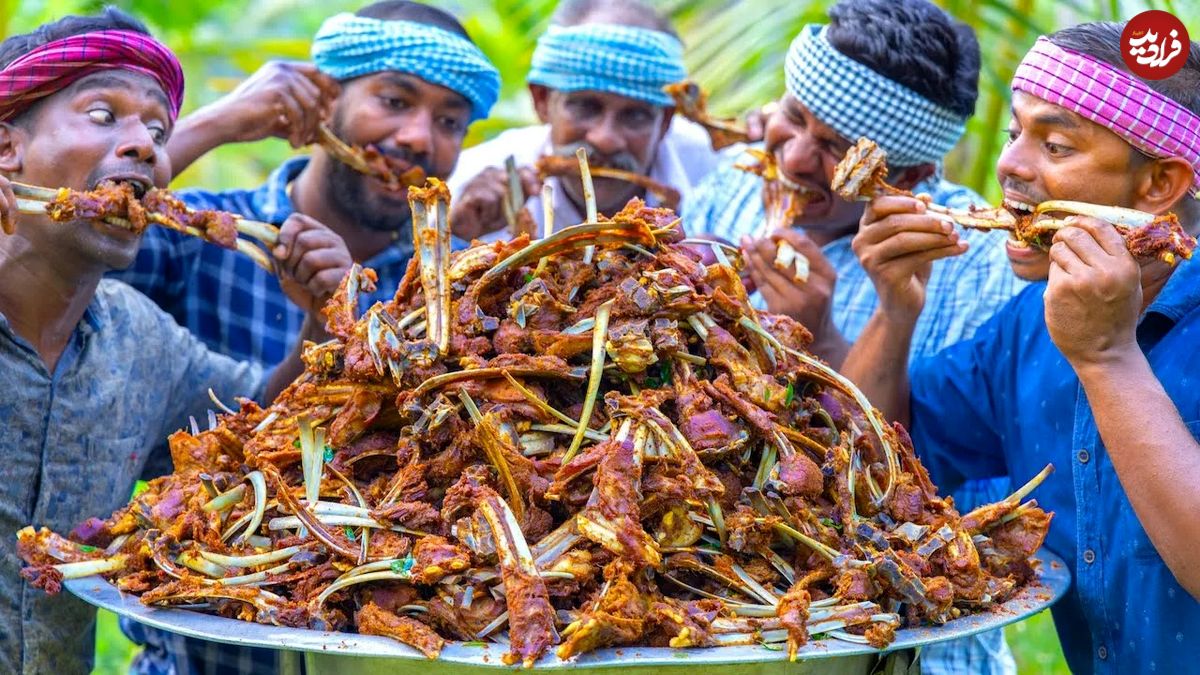 (ویدئو) پخت هیجان انگیز 35 کیلوگرم دنده گوسفند توسط 5 آشپز مشهور روستایی هندی