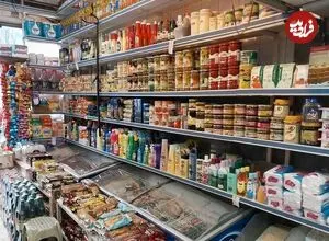 عکس| سفر به گذشته؛ صاحب مغازه و شاگردش در یک سوپرمارکت در تهران؛ دهه 50