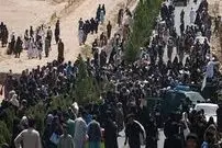 ( ویدیو) صف‌های طولانی برای گذرنامه در هرات افغانستان را ببینید 