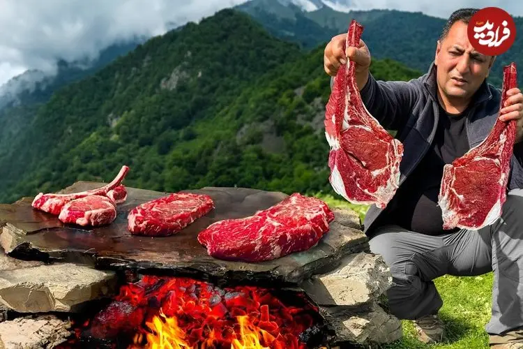ببینید| غذای روستایی در آذربایجان؛ سرخ کردن استیک روی سنگ داغ در کوهستان