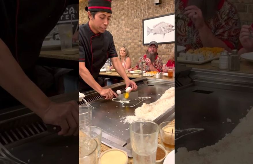 (ویدئو) مهارت خیره کننده آشپز ژاپنی در درست کردن نیمرو و ذوق زدگی توریست ها