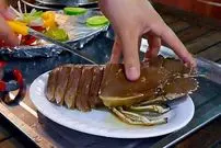 ببینید| غذای خیابانی در ویتنام؛ پخت لابستر بالمین با سیر و کره در هانوی