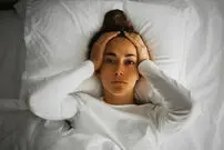 راهکار موثر روانشناسان برای توقف افکار مزاحم در هنگام خواب