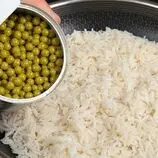 ببینید| طرز تهیه یک غذای جدید با برنج، تن ماهی و نخود فرنگی