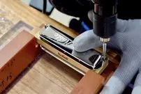 ببینید| مراحل تماشایی تولید ساز دهنی در کارگاهی در کره جنوبی