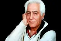 عکس| سفر در زمان؛ «فردین» در حال بازی کردن با مجسمه قو خانه اش؛ دهه 50