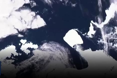 (ویدئو) لحظه حرکت کوه یخ غول‌آسا در قطب جنوب