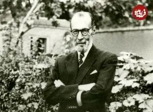 عکس| سفر به تاریخ؛ نوۀ شاه قاجار در کنار شاعر معروف در حال کشیدن قلیان