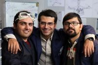 عکس| سفر زمان؛ «مسعود» (بچه مهندس) با همسرش «بنفشه صمدی» و پسرشان در قایق؛ سال 98