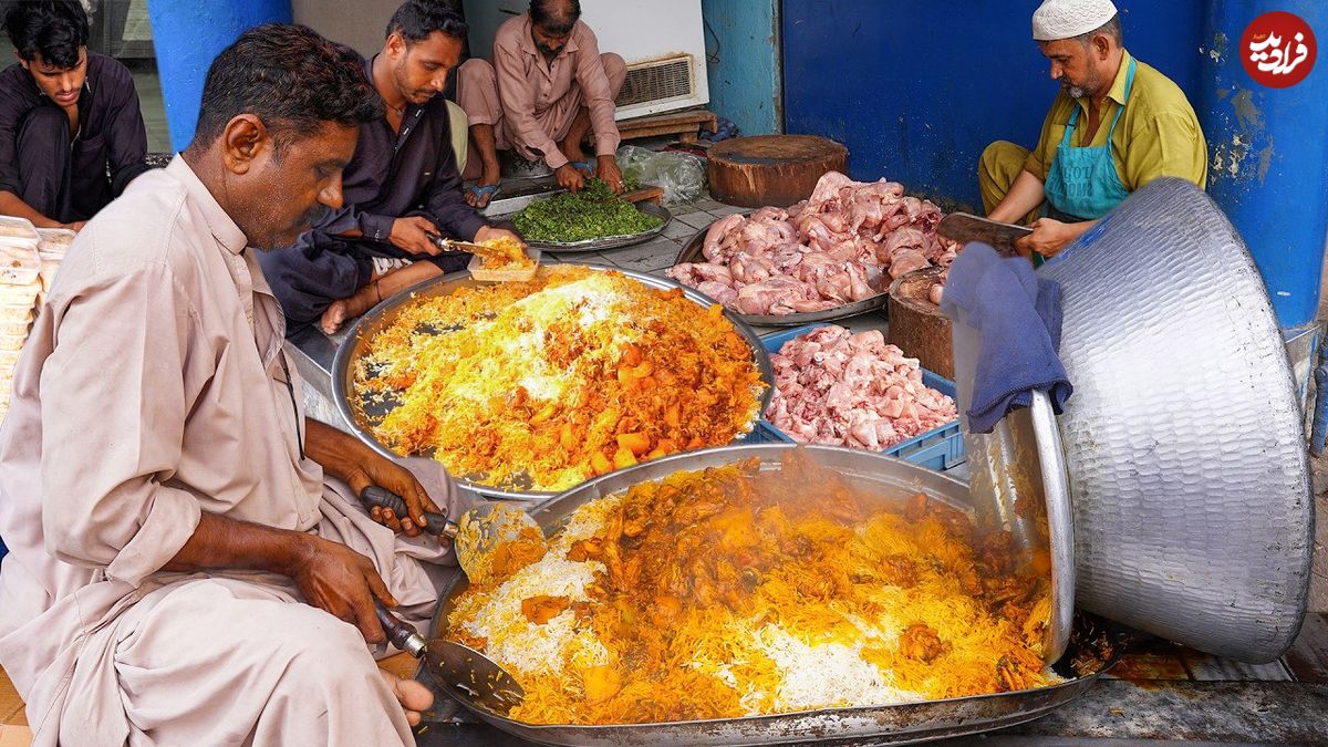 ببینید؛ غذای خیابانی در پاکستان؛ پخت پلو مخلوط محبوب مردم در کراچی
