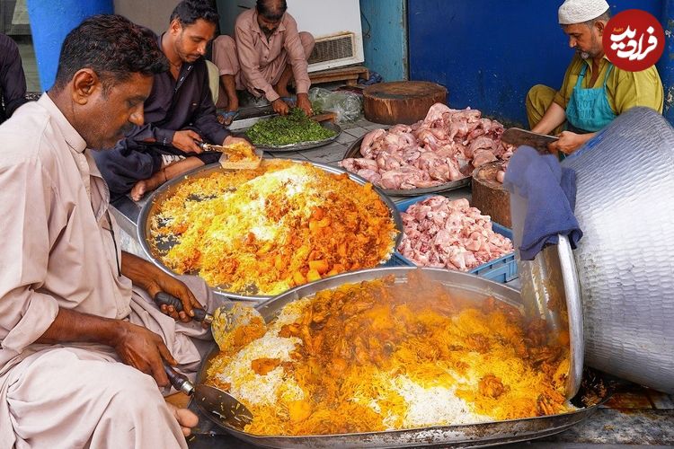 ببینید؛ غذای خیابانی در پاکستان؛ پخت پلو مخلوط محبوب مردم در کراچی