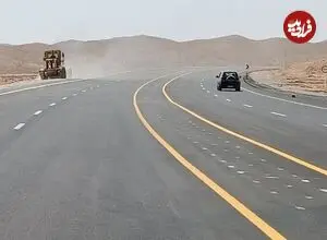 عکس| سفر زمان؛ عبور یک اتومبیل از جادۀ خاکی کازرون؛ سال 1330
