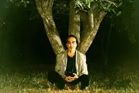 عکس؛ سفر در زمان؛ همایون ارشادی، عباس کیارستمی و داریوش مهرجویی در پشت‌صحنه‌ی فیلم درخت گلابی 