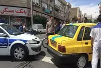 ببینید؛ تصادف عجیب خودروی سواری با ماشین پلیس حین بازرسی!