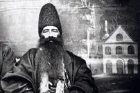 عکس| سفر زمان؛ پیشخدمت‌های ناصرالدین شاه در یک قاب؛ 130 سال قبل