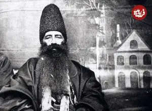 عکس| سفر زمان؛ پیشخدمت‌های ناصرالدین شاه در یک قاب؛ 130 سال قبل