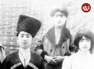 عکس؛ سفر به تاریخ؛ دستۀ «مطرب‌ها» با ساز و قلیان؛ بیش از یک قرن قبل