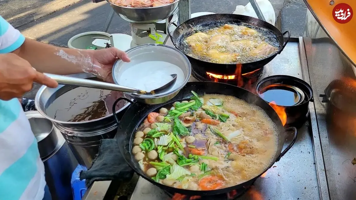 (ویدئو) غذای خیابانی مشهور در ویتنام؛ از مرغ و گوشت سوخاری تا سوپ دریایی