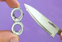 (ویدئو) چاقو را به این روش ساده در ۱ دقیقه مانند تیغ تیز کنید!