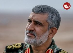عکس؛ سفر در زمان؛ «سردار حاجی زاده با لباس سپاه در کنار صیاد شیرازی» در جبهه؛ دهه 60