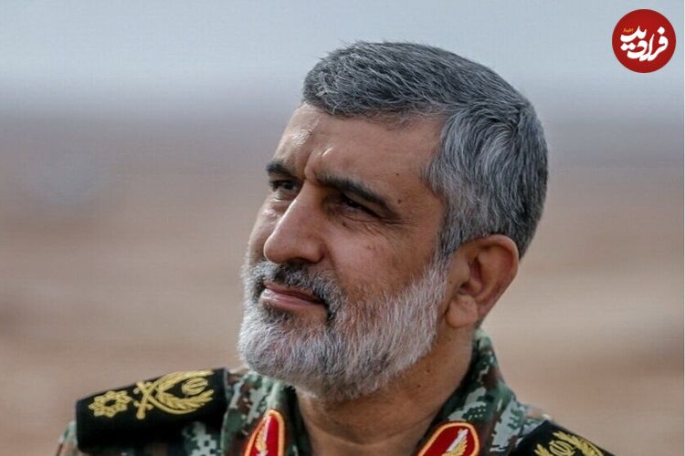 عکس؛ سفر در زمان؛ «سردار حاجی زاده با لباس سپاه در کنار صیاد شیرازی» در جبهه؛ دهه 60