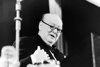 عکس| سفر در زمان؛ «چرچیل» در حال سخنرانی در منچستر؛ سال 1286