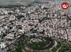عکس| سفر به ایران قدیم؛ منظرۀ یک میدان در شهر «کرمانشاه» در دوران قاجار