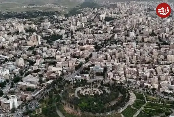عکس| سفر به ایران قدیم؛ منظرۀ یک میدان در شهر «کرمانشاه» در دوران قاجار