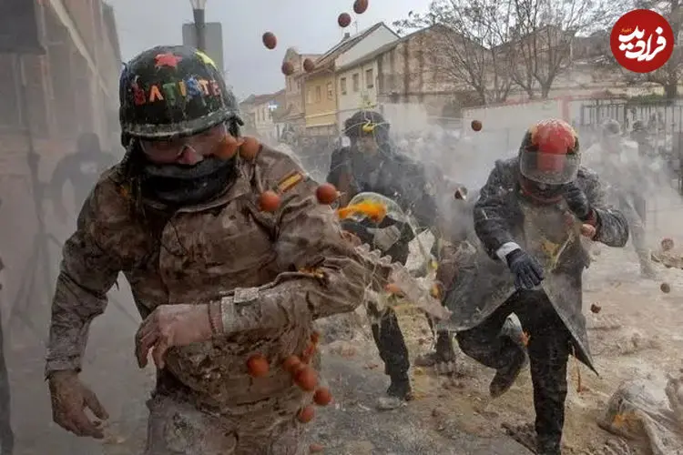  ببینید| نبردی شاد با آرد و تخم‌مرغ در اسپانیا