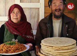 ببینید| غذای روستایی در افغانستان؛ پخت ماکارونی و نان روغنی توسط زوج سالخورده افغان