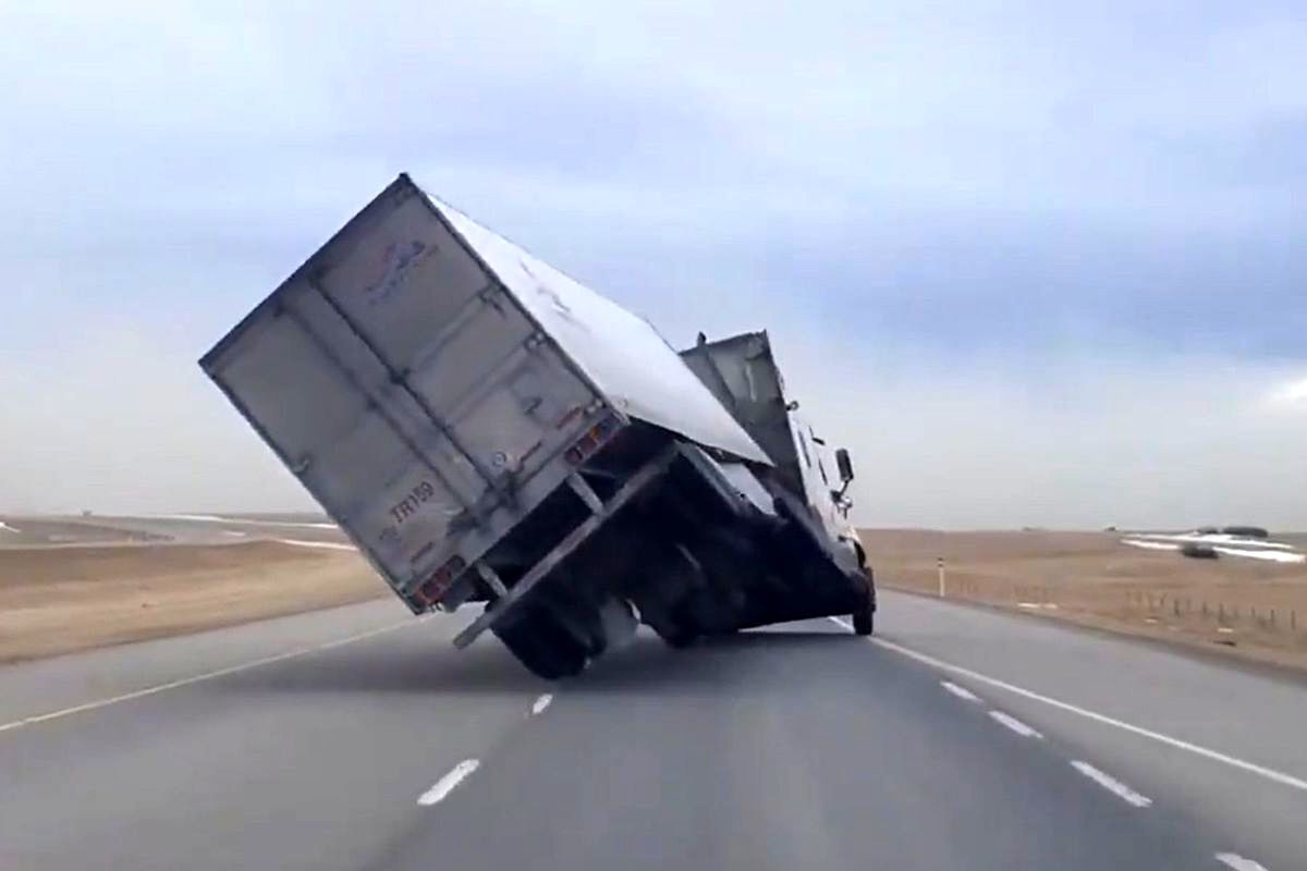 (ویدئو) نتیجه مرگبار لجبازی راننده در جاده