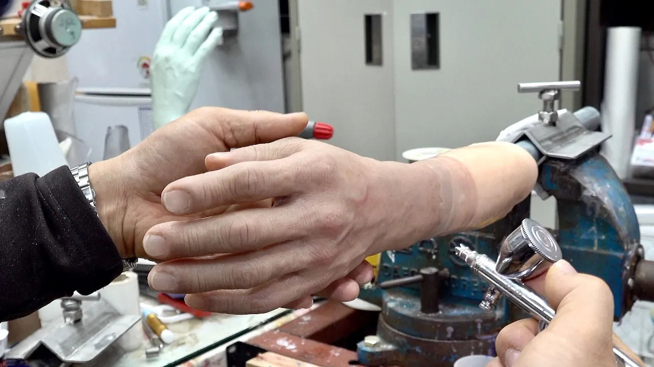 (ویدئو) عملیات شگفت انگیز ساخت دست و بازوی مصنوعی در کره جنوبی 