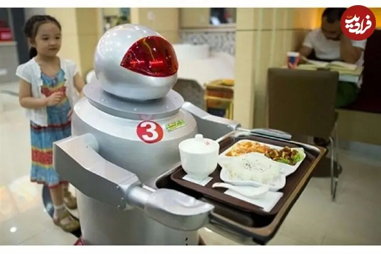 ببینید | نسل جدید گارسون‌های هوشمند؛ وقتی ربات‌ها سفارش می‌گیرند