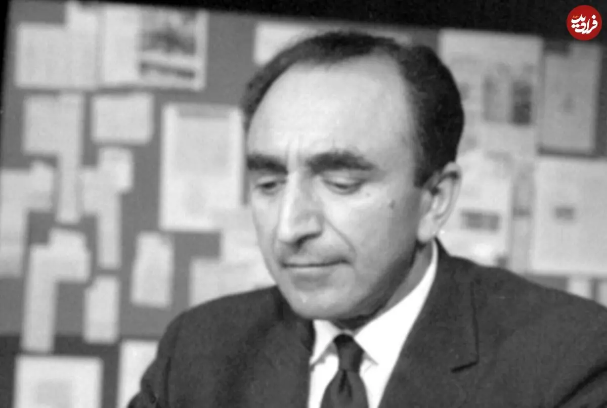 سفر در زمان؛ یادداشت‌های علم، پنجشنبه ۱۳ اردیبهشت ۱۳۵۲: چون با اسرائیل روابط رسمی نداریم، تلگراف شاه توسط کنسول ما در اسرائیل فرستاده می‌شود