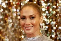 عکس| سفر در زمان؛ «جنیفر لوپز» در چهل و یکمین دوره جوایز سالانه گرمی؛ سال 1377